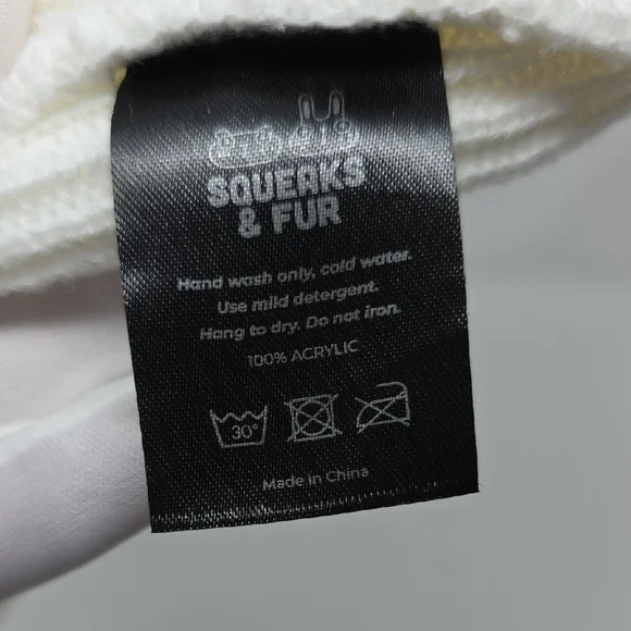Squeaks & Fur Ribbed Knit Beanie 🤍 Animal Logo Winter Hat EUC - Picture 3 of 7